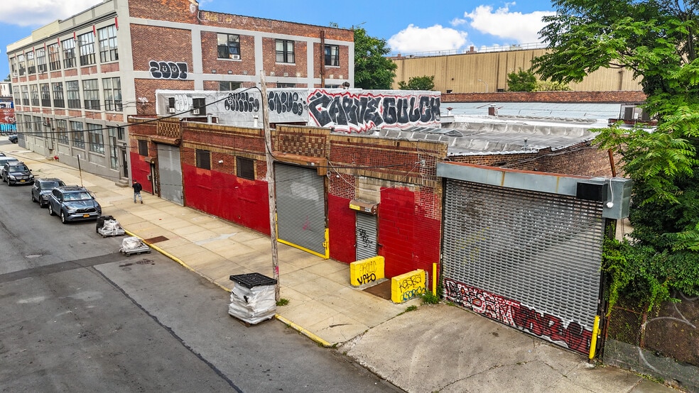 200 Cook St, Brooklyn, NY for sale - Building Photo - Image 3 of 5