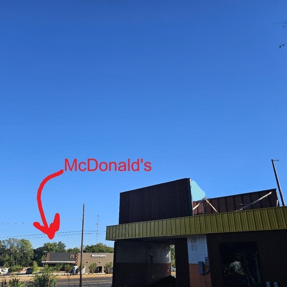 720 E Rosedale St, Tyler, TX for lease - Building Photo - Image 2 of 12