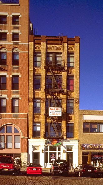 22 Hudson Pl, Hoboken, NJ à louer - Photo du bâtiment - Image 2 de 28