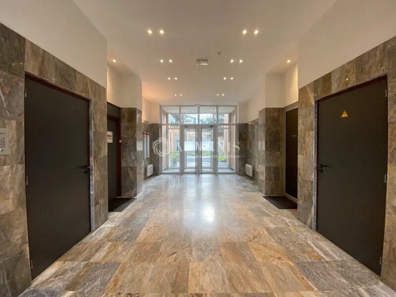 Office in Saint-Germain-en-Laye for lease Primary Photo- Image 1 of 10