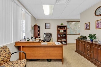 493 Barger Dr, Port Charlotte, FL for sale Interior Photo- Image 1 of 10