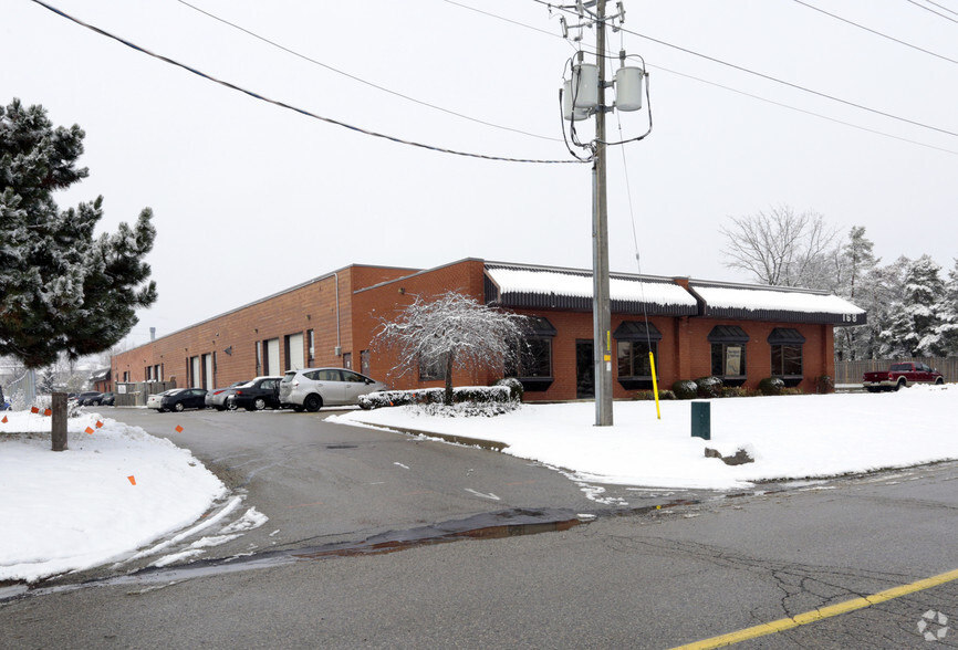 168 Lexington Ct, Waterloo, ON for lease - Building Photo - Image 3 of 4