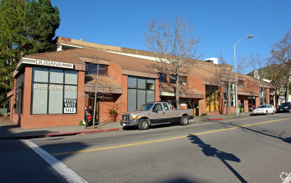 901 A St, San Rafael, CA à louer - Photo du bâtiment - Image 3 de 6