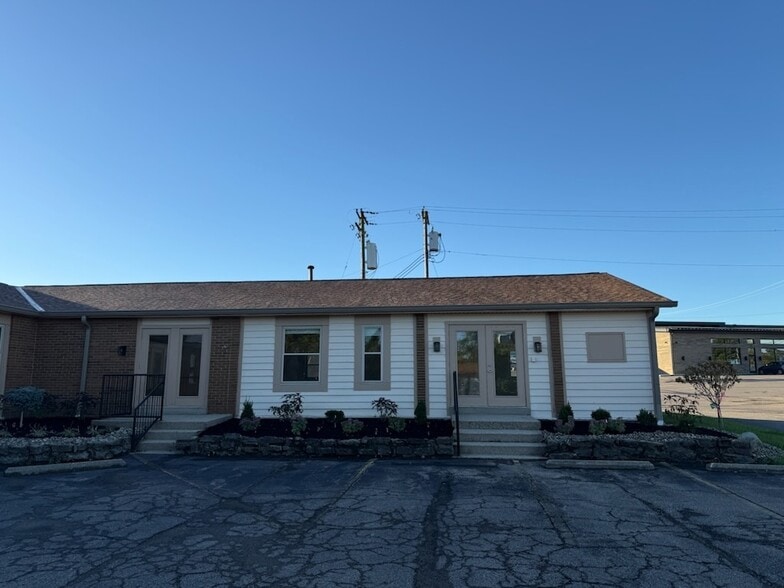 9280 Plainfield Rd, Blue Ash, OH for lease - Building Photo - Image 2 of 17