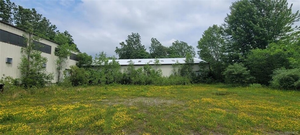 2051 Transit Rd, Burt, NY à vendre - Photo du bâtiment - Image 1 de 1