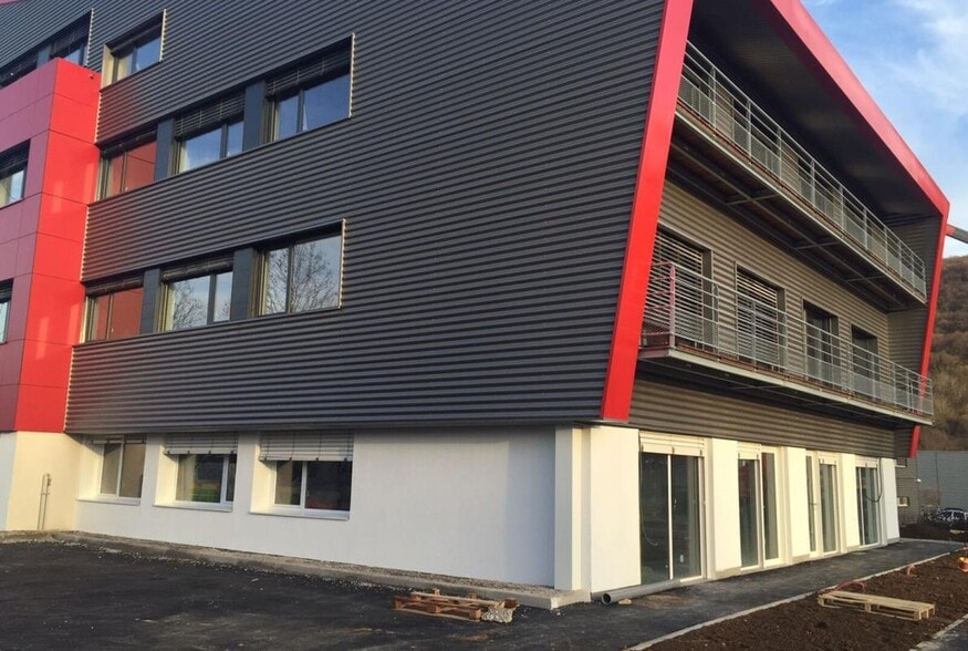 Office in Besançon for lease - Building Photo - Image 2 of 6