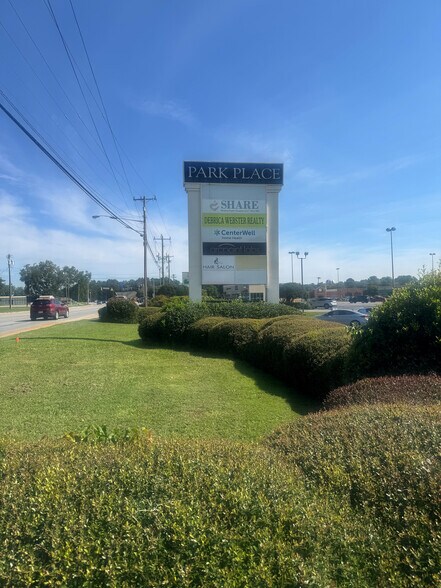 1704 E Greenville St, Anderson, SC à louer - Photo du bâtiment - Image 2 de 5