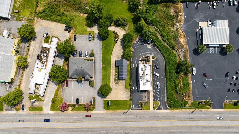 1435 S Carolina 72, Greenwood, SC for lease - Building Photo - Image 3 of 6