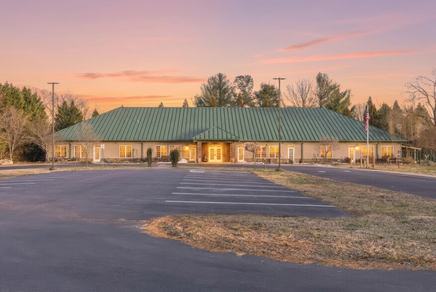 10713 Tidewater Trl, Fredericksburg, VA à vendre - Photo du bâtiment - Image 2 de 67