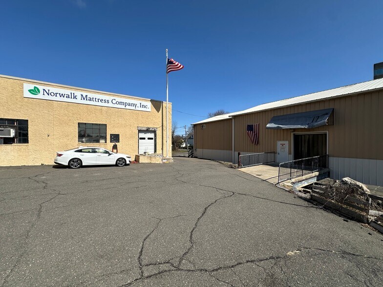 Hastings Commercial RE Portfolio portefeuille de 2 propriétés à vendre sur LoopNet.ca - Photo du bâtiment - Image 3 de 11