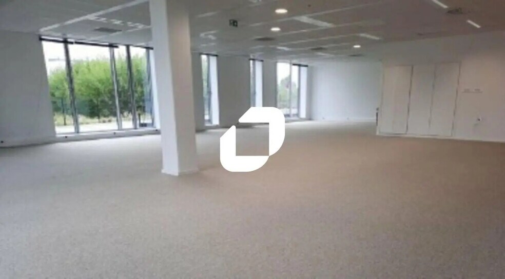 Office in Loos for lease - Interior Photo - Image 3 of 5