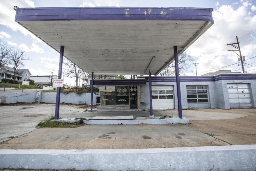 212-214 Main ST portefeuille de 2 propriétés à vendre sur LoopNet.ca - Photo principale - Image 2 de 2