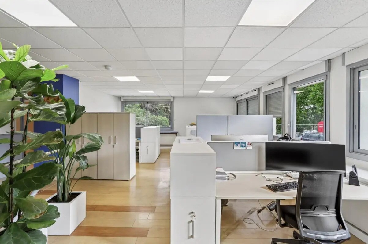 Office in Tassin-la-Demi-Lune for sale Primary Photo- Image 1 of 15