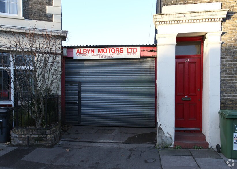 32 Albyn Rd, Londres à louer - Photo du bâtiment - Image 3 de 4