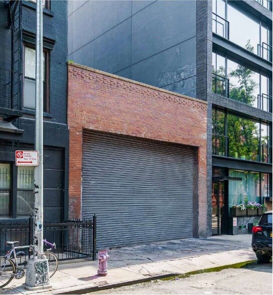 617 E Sixth St, New York, NY à vendre - Photo du bâtiment - Image 2 de 5