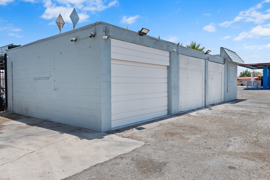 1961 E Charleston Blvd, Las Vegas, NV à louer - Photo du bâtiment - Image 3 de 16
