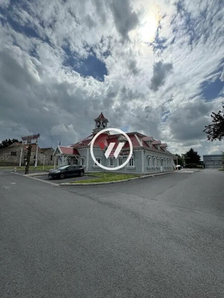 Retail in Pierrelaye for lease - Primary Photo - Image 2 of 12