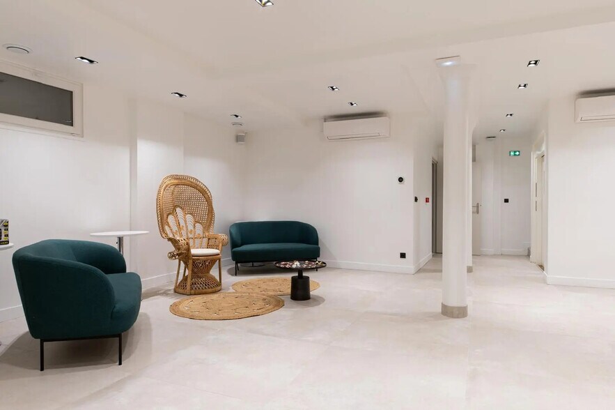 Office in Paris for sale - Building Photo - Image 1 of 17