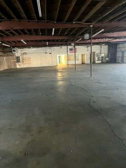 11319 Vanowen St, North Hollywood, CA for lease - Interior Photo - Image 2 of 3