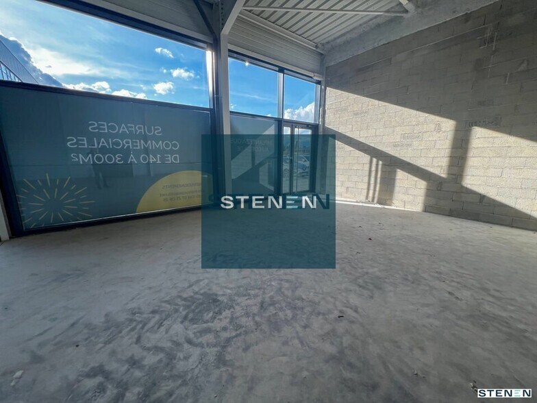Retail in Monteux for lease - Interior Photo - Image 3 of 5