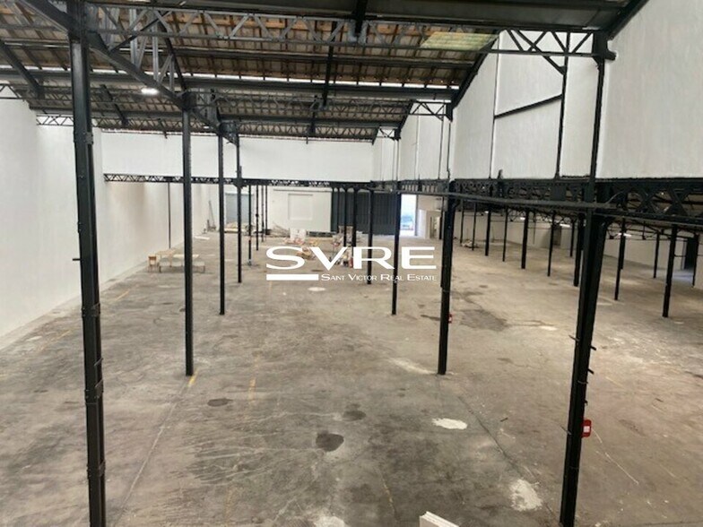 Flex in Marseille for lease - Interior Photo - Image 3 of 5