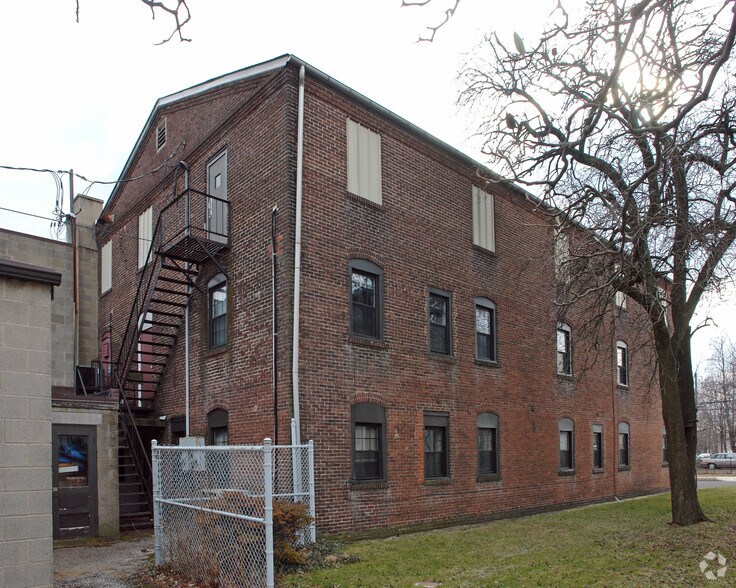 19 Jenkins Ave, Lansdale, PA à louer - Photo du bâtiment - Image 2 de 7