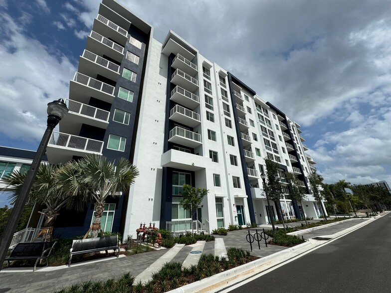 740-840 N Dixie Hwy, West Palm Beach, FL for lease - Building Photo - Image 2 of 5