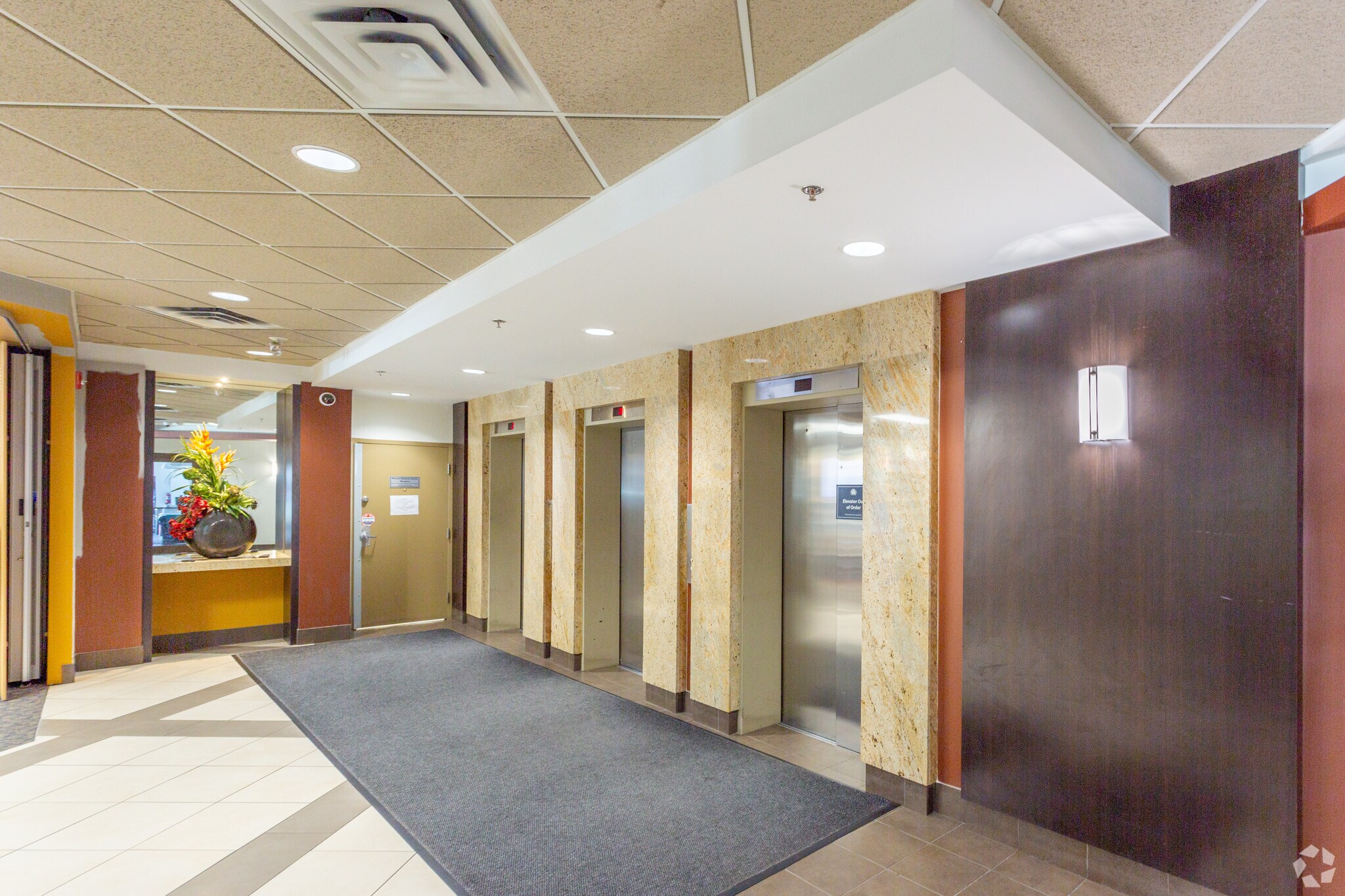 2303 4th St SW, Calgary, AB à louer Hall d’entrée- Image 1 de 4