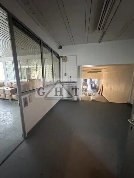 Industrial in Montreuil for sale - Interior Photo - Image 3 of 7