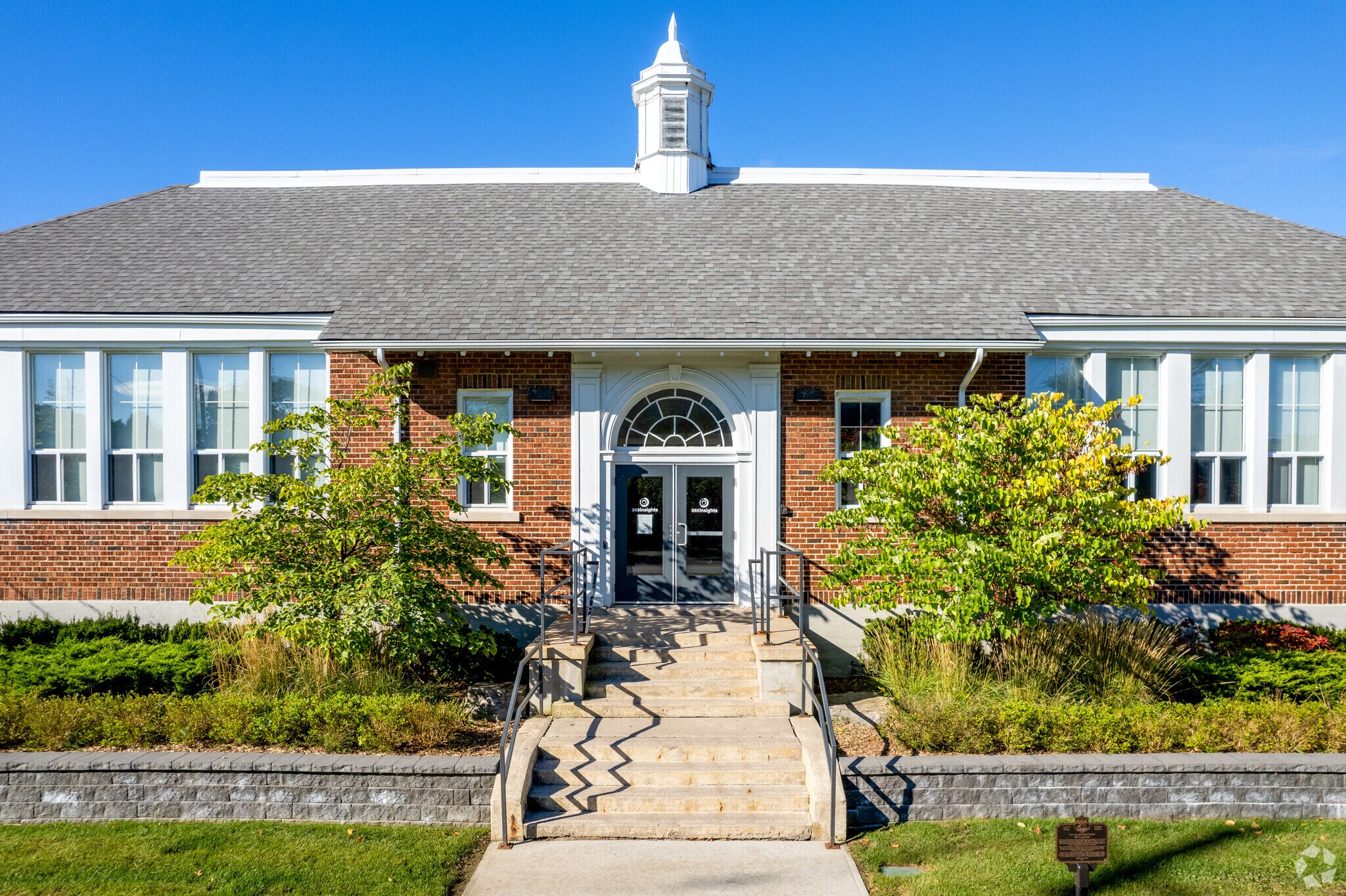 300 King St S, Whitby, ON à vendre Photo principale- Image 1 de 1