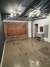 3829-3835 Main St, Kansas City, MO for lease Interior Photo- Image 2 of 6