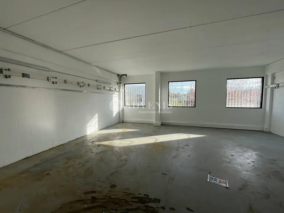 Flex dans Lisses à louer Photo du bâtiment- Image 1 de 2