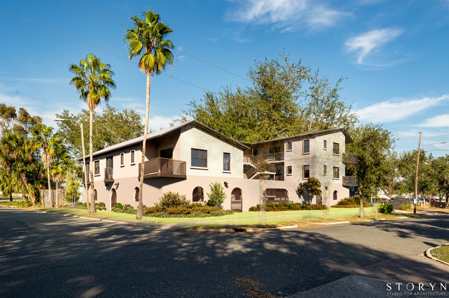 421 15th Ave S, Saint Petersburg, FL à vendre - Photo du bâtiment - Image 2 de 11