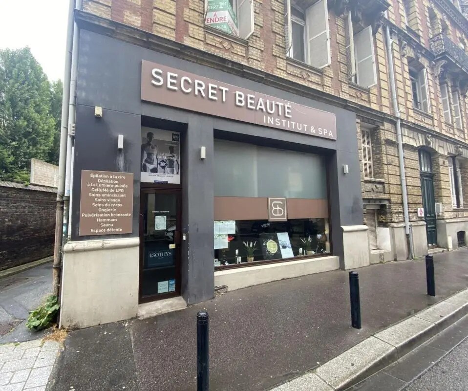 Retail in Le Havre for lease Building Photo- Image 1 of 8