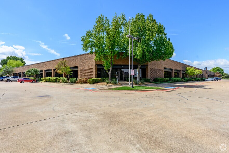 3150 Premier Dr, Irving, TX à louer - Photo du bâtiment - Image 3 de 15