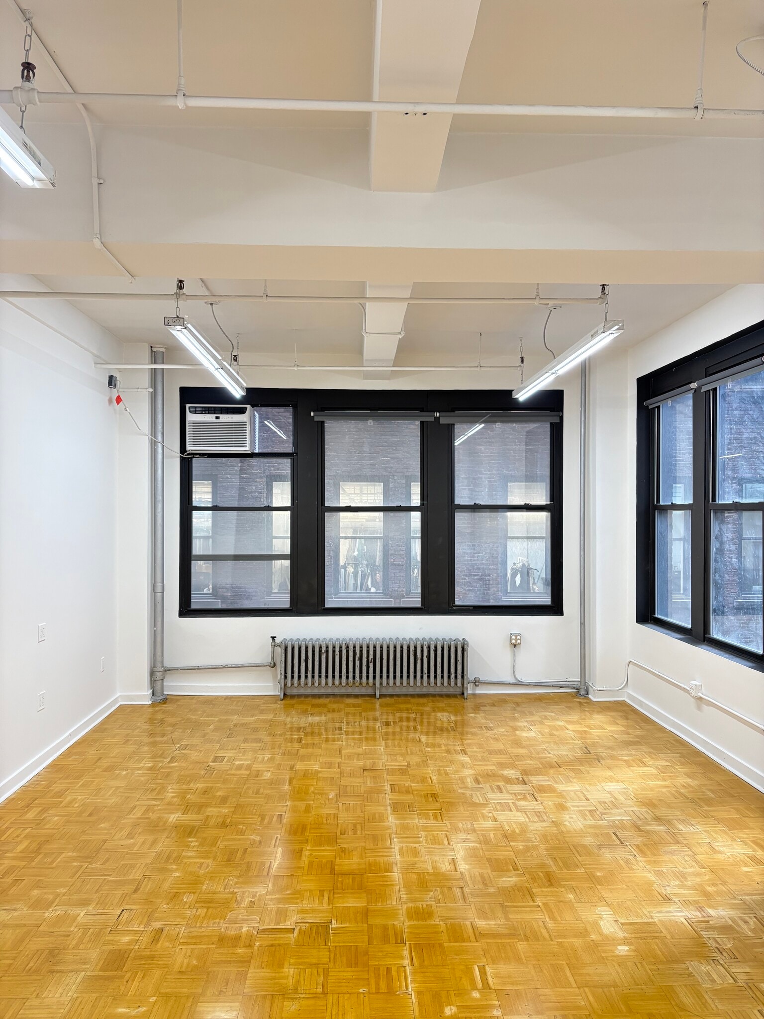 325 W 38th St, New York, NY for lease Interior Photo- Image 1 of 5