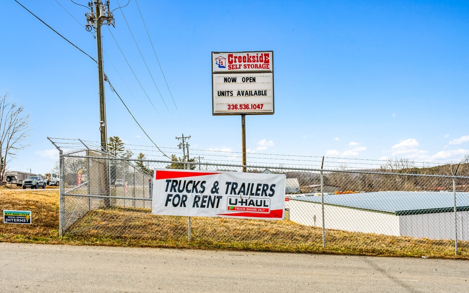 Creekside Self Storage Portfolio portfolio of 2 properties for sale on LoopNet.ca - Building Photo - Image 3 of 7