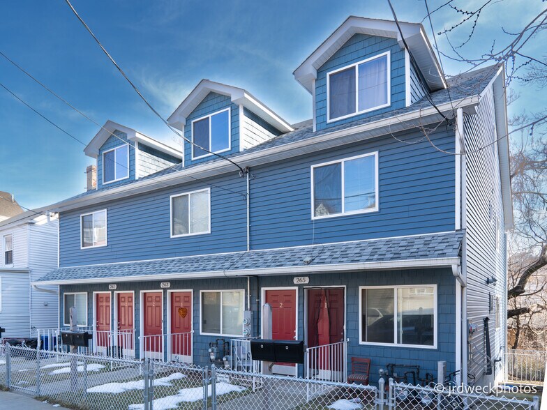 261 York Ave, Staten Island, NY à vendre - Photo principale - Image 1 de 5