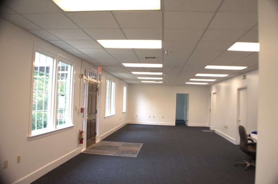 660 E Jefferson St, Tallahassee, FL à louer - Photo du bâtiment - Image 3 de 10