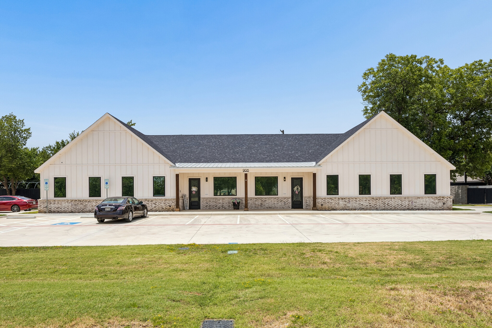 908 Cresthaven Dr, Euless, TX for lease Building Photo- Image 1 of 25