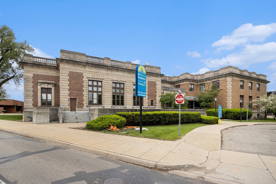 77 E Michigan Ave, Battle Creek, MI à louer - Photo du bâtiment - Image 1 de 10