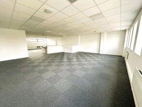 Flex in Fresnes for lease Interior Photo- Image 2 of 3