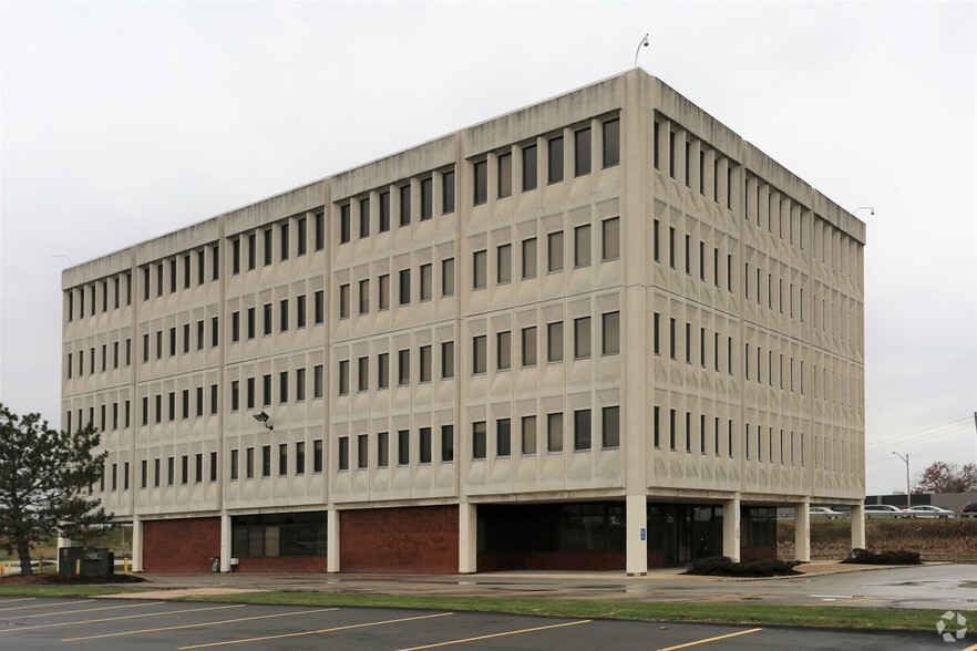 35353 Curtis Blvd, Eastlake, OH for sale - Building Photo - Image 1 of 1