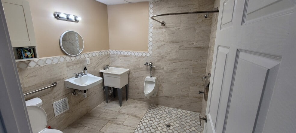 3374 E Atherton Rd, Burton, MI for lease - Building Photo - Image 2 of 6