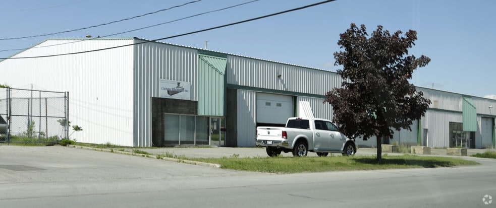 337 Rue Charles-Marchand, Repentigny, QC for lease - Primary Photo - Image 1 of 2