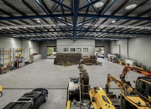 4 Gatwood Cl, Padstow for lease Interior Photo- Image 1 of 3