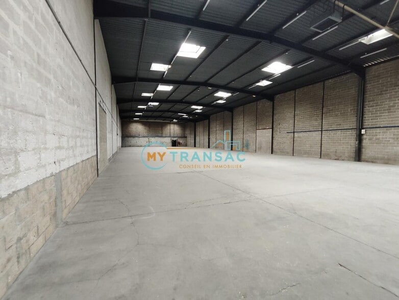 Industrial in Morangis for lease - Interior Photo - Image 3 of 11