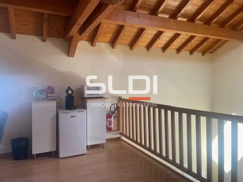 Bureau dans Rillieux-la-Pape à louer - Photo intérieure - Image 3 de 8