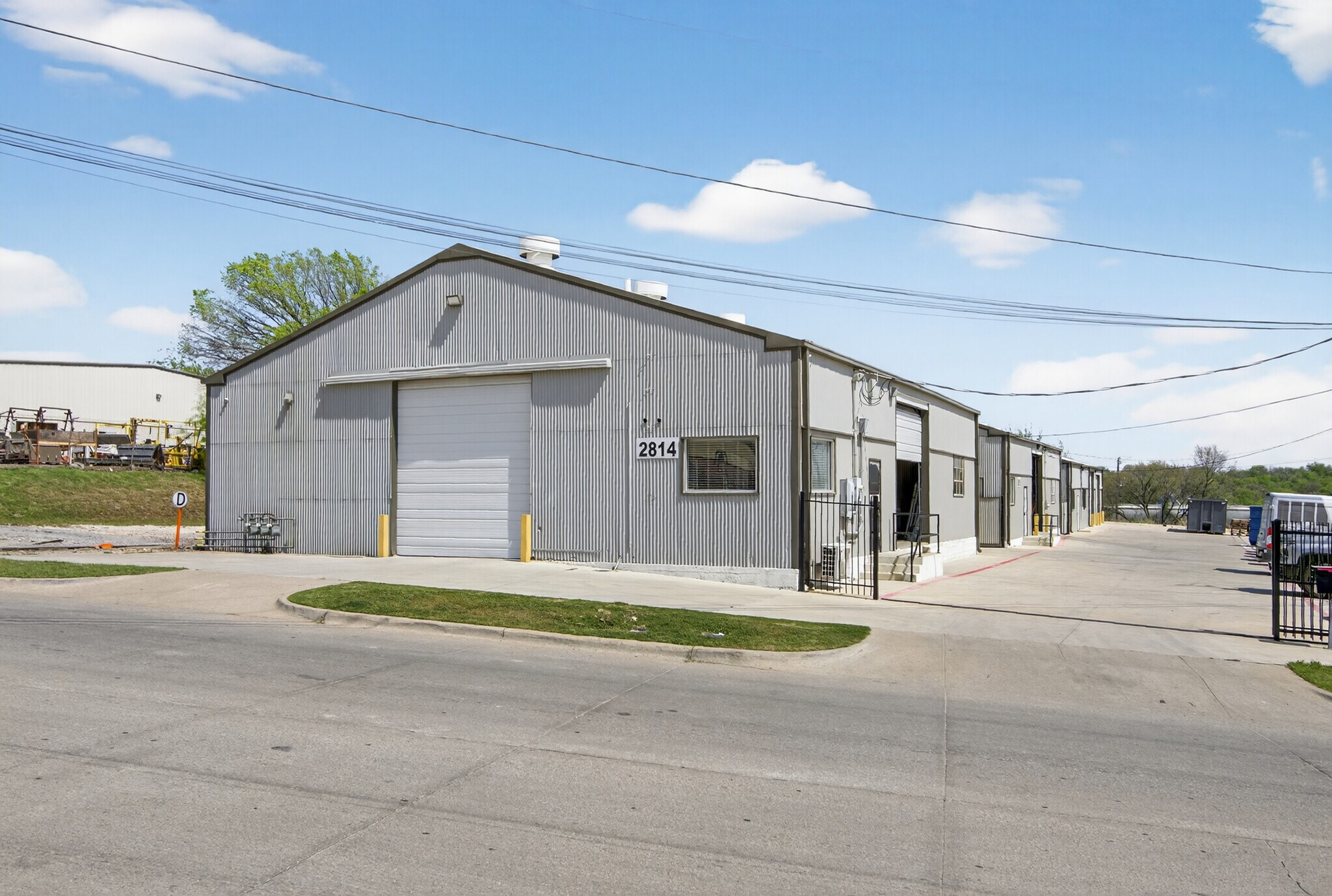 Stockyards Small Bay portefeuille de 3 propriétés à vendre sur LoopNet.ca Photo principale- Image 1 de 9