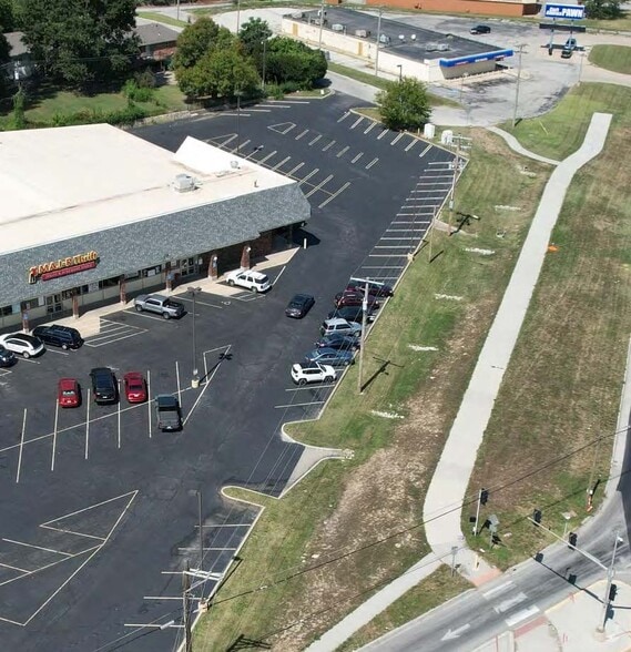7506 Raytown Rd, Kansas City, MO for lease - Building Photo - Image 3 of 6